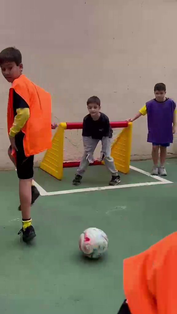 Futebol conduzido na festa